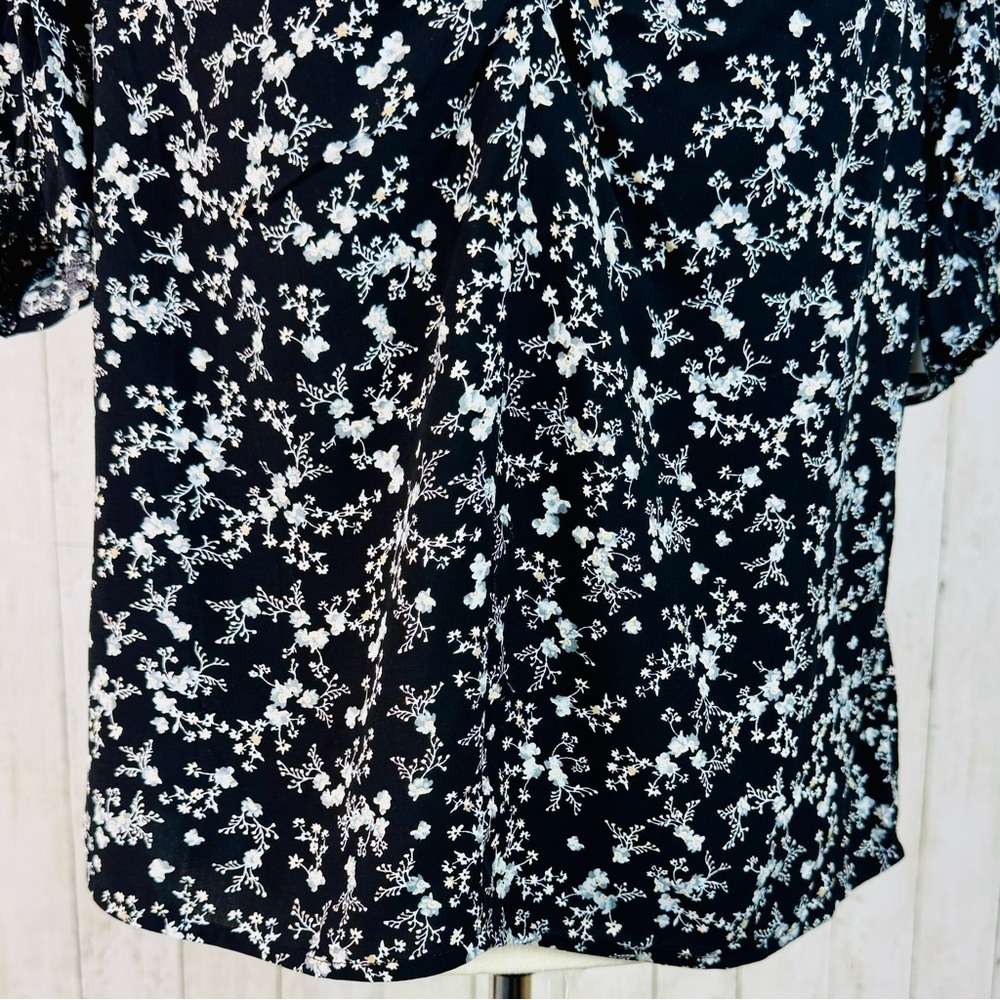Old Navy | Puff Sleeve Blouse S – Chic Office to Evening Look ✨ - Picture 5 of 12